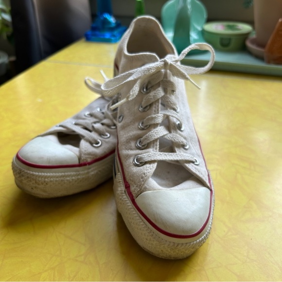 90’s Low Top Converse - Picture 10 of 11